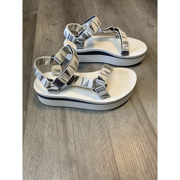 Teva Women’s Platform Sandals Size 6 White Black Strappy Comfort Sport Shoes - Picture 2 of 7
